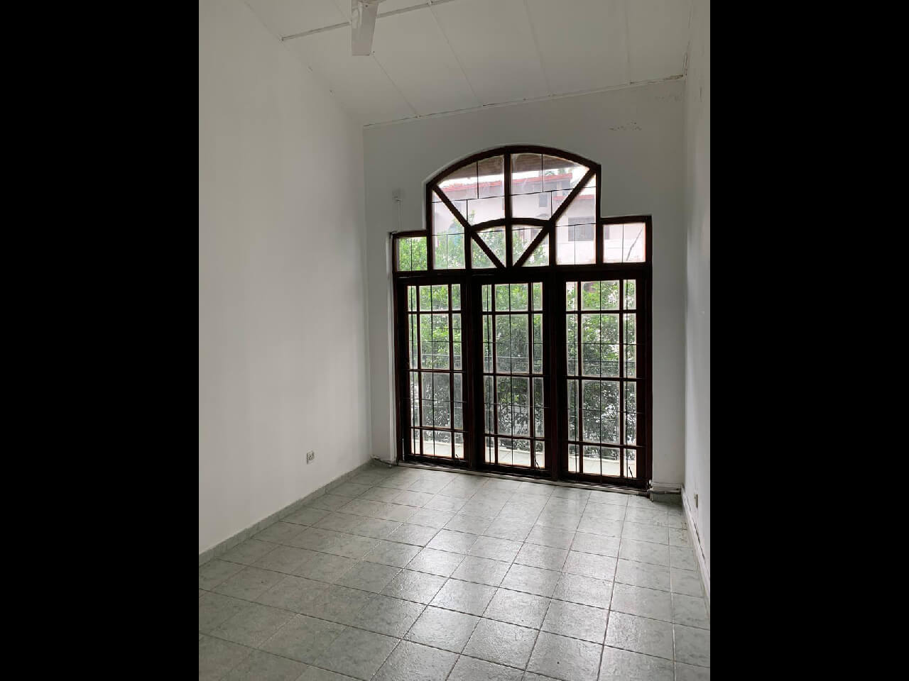 2 Stories Unfurnished House for Rent at Colombo 5