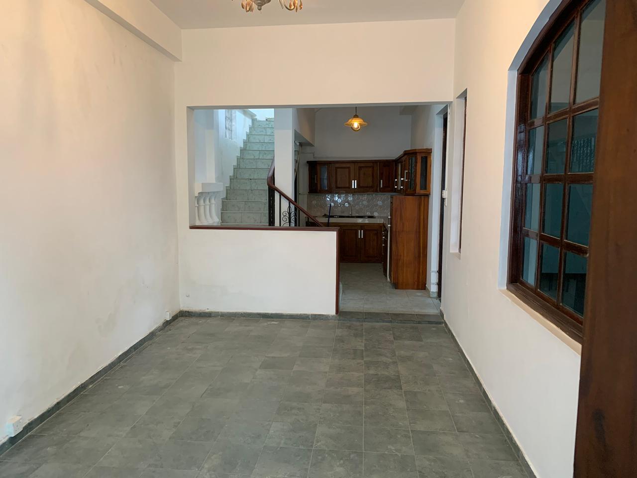 2 Stories Unfurnished House for Rent at Colombo 5